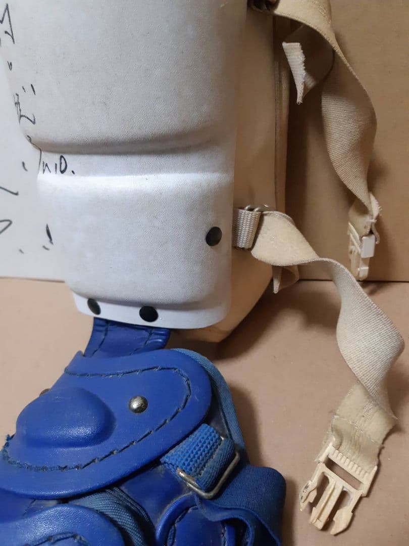 横浜ベイスターズ 駒田徳広サイン入り実使用バッティングレガースとサイン色紙