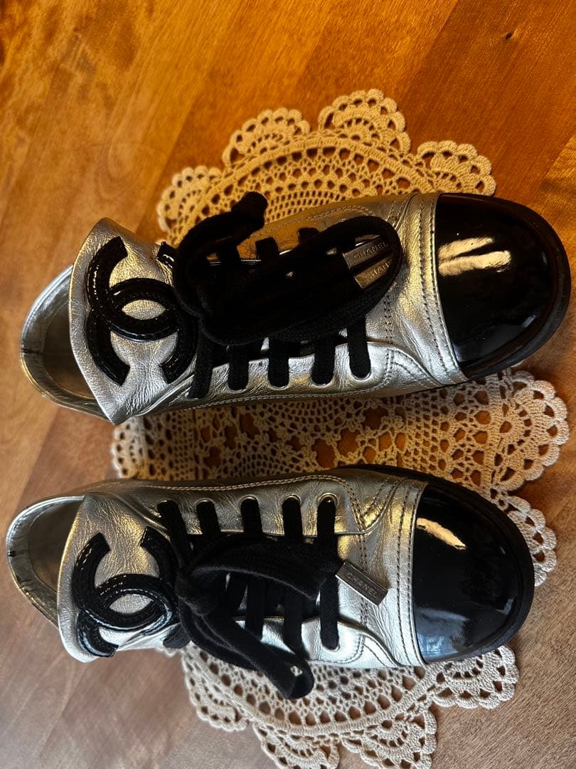 古*♪様 Chanel シルバー スニーカー値下げしました