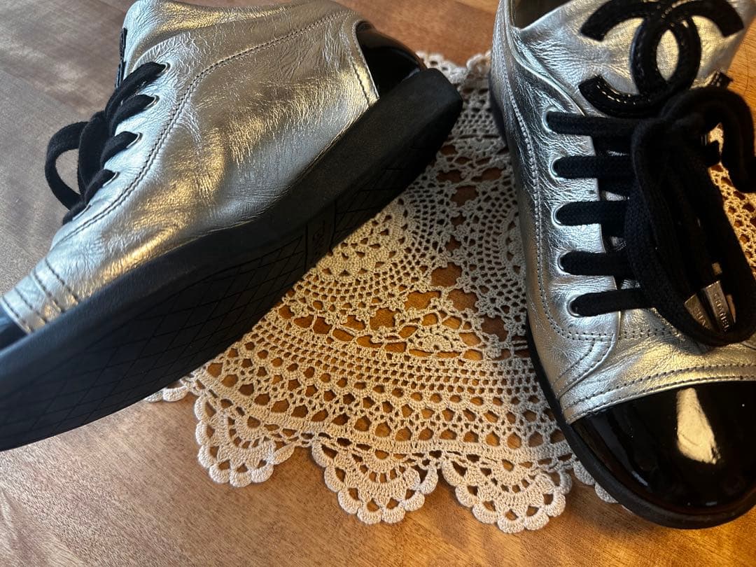 古*♪様 Chanel シルバー スニーカー値下げしました