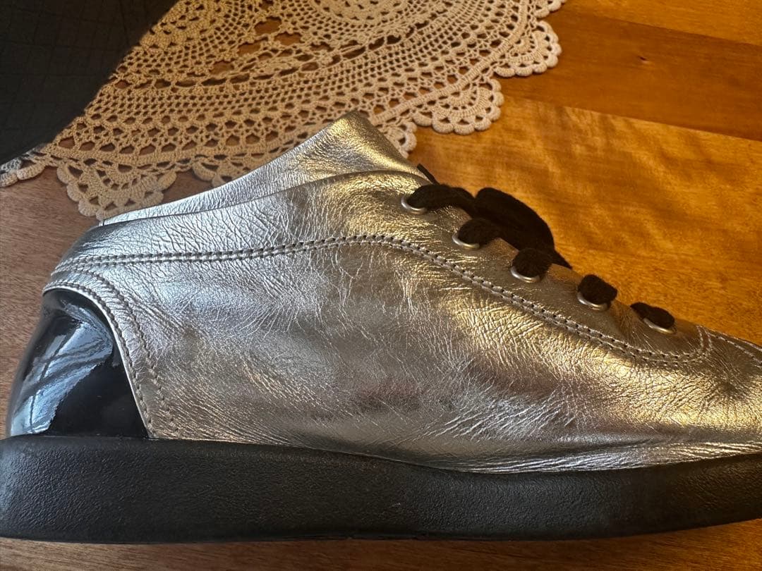 古*♪様 Chanel シルバー スニーカー値下げしました