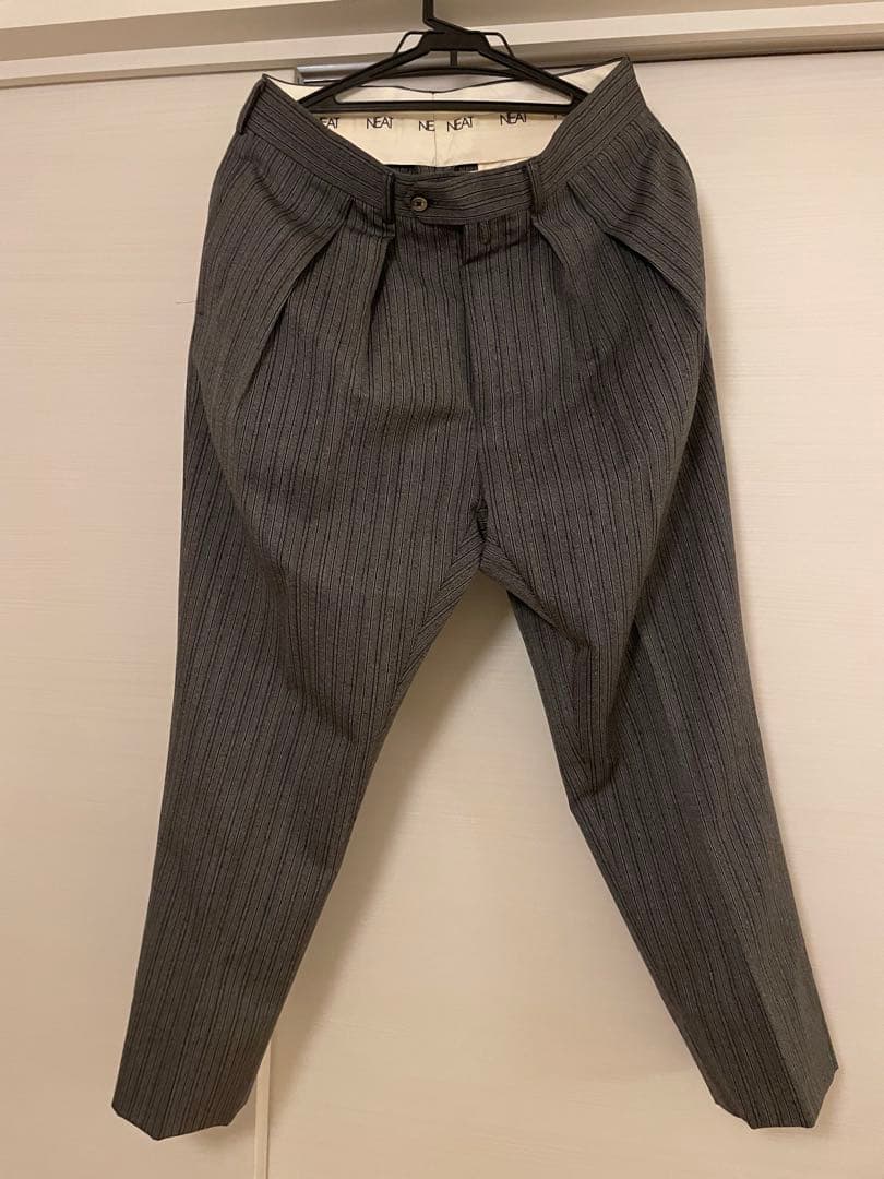 NEAT ストライプ テーパードスラックス48グレー