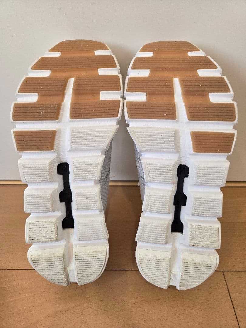 出品再開⭐スニーカー 「On」Cloud 6 Versa レディース