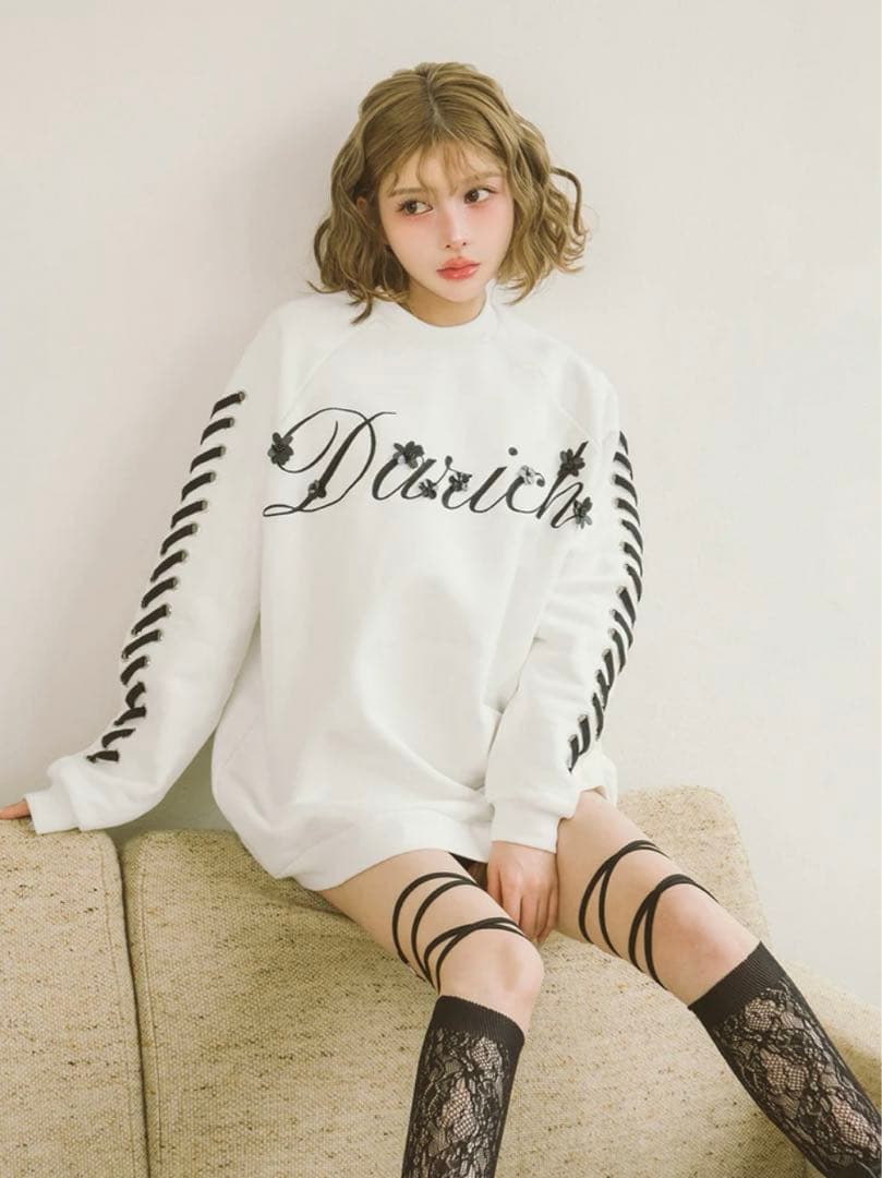 ダーリッチ　レースアップロゴスウェットプルオーバー