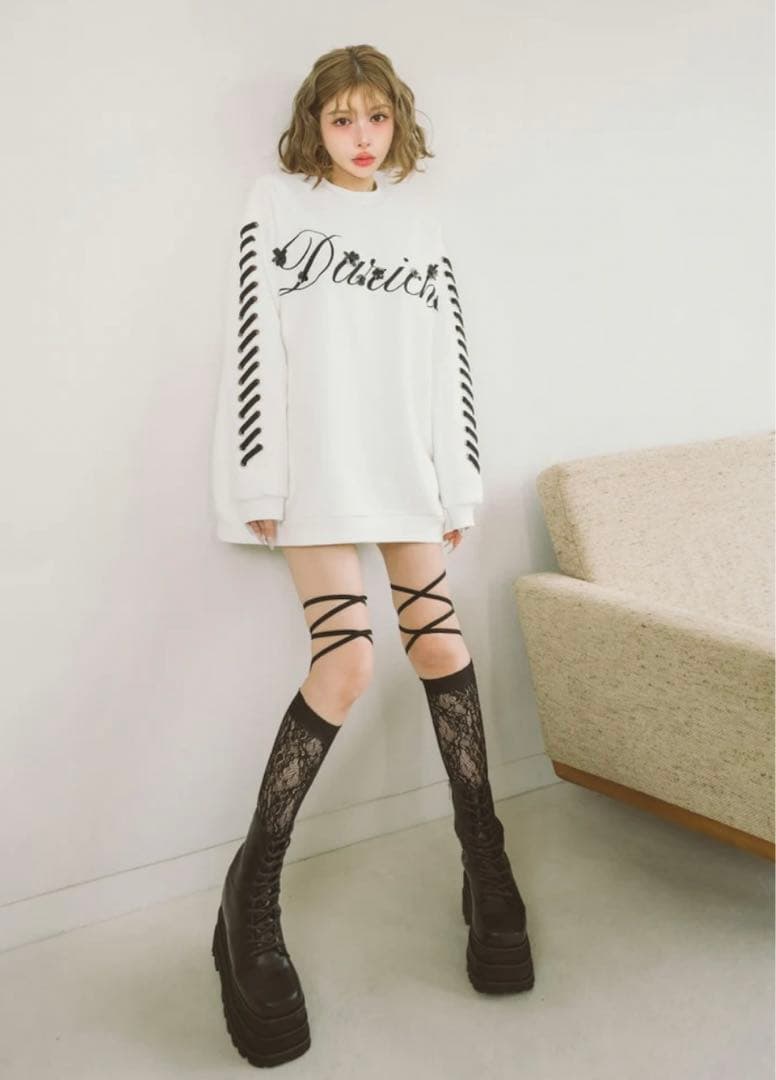 ダーリッチ　レースアップロゴスウェットプルオーバー