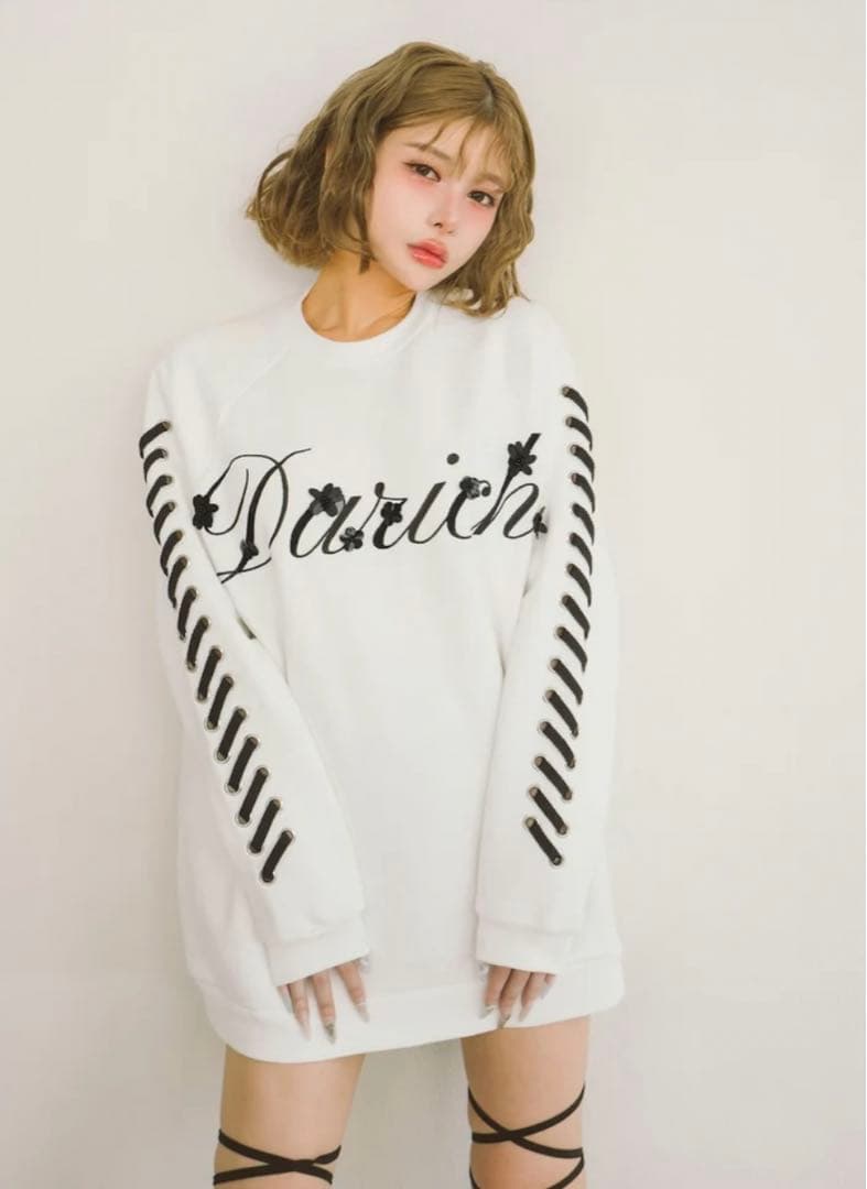 ダーリッチ　レースアップロゴスウェットプルオーバー