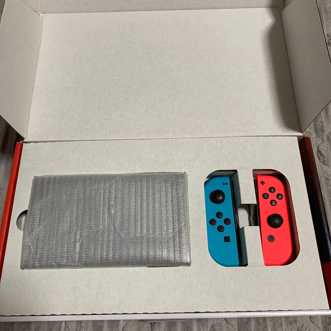 ニンテンドースイッチ　本体　ソフト3つ　コントローラー2つ