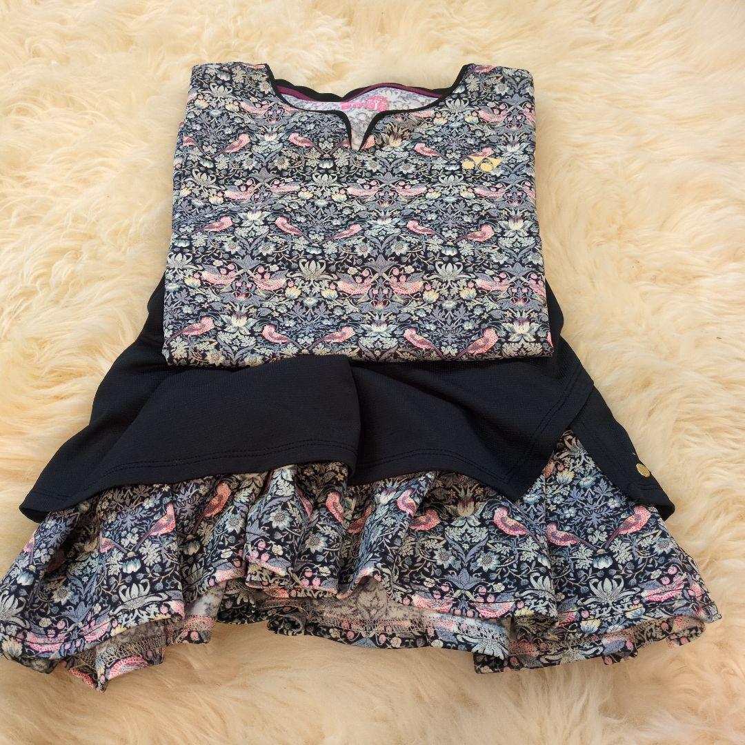 YONEXヨ ネックス　レディーステニスウェア 上下セット