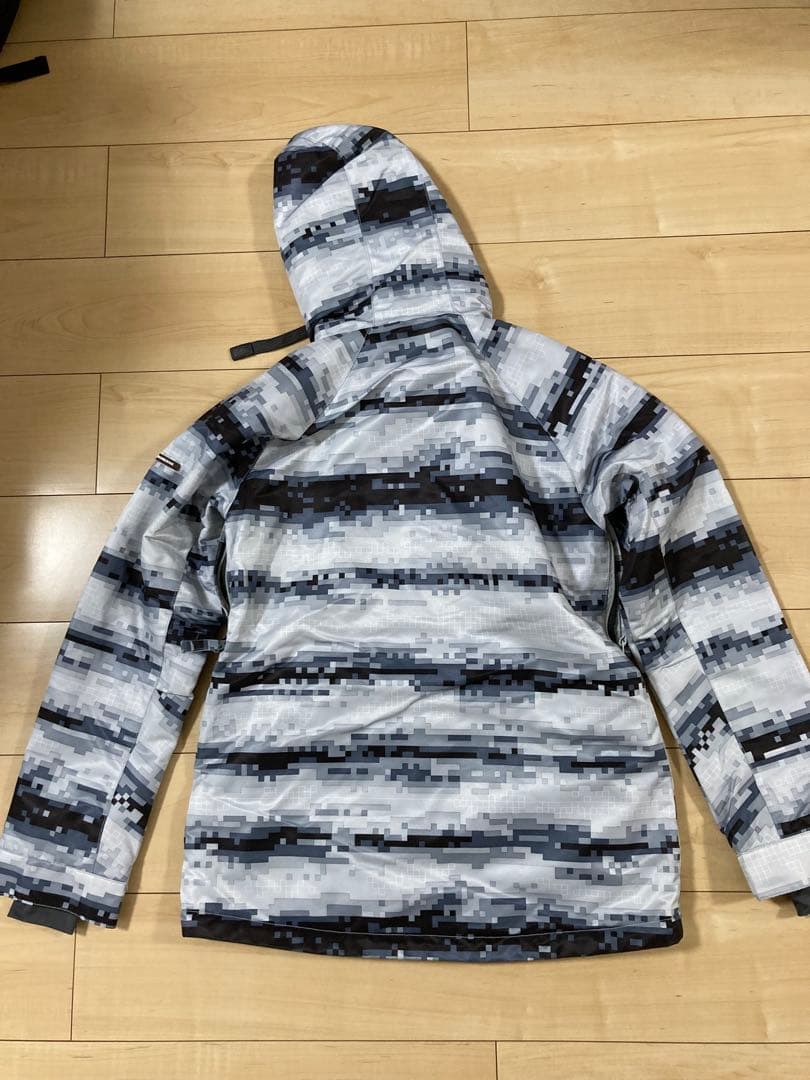 ［値下げ］【一式】男性用スノーボードウェア（ウェア・パンツ・手袋・ゴーグル他）