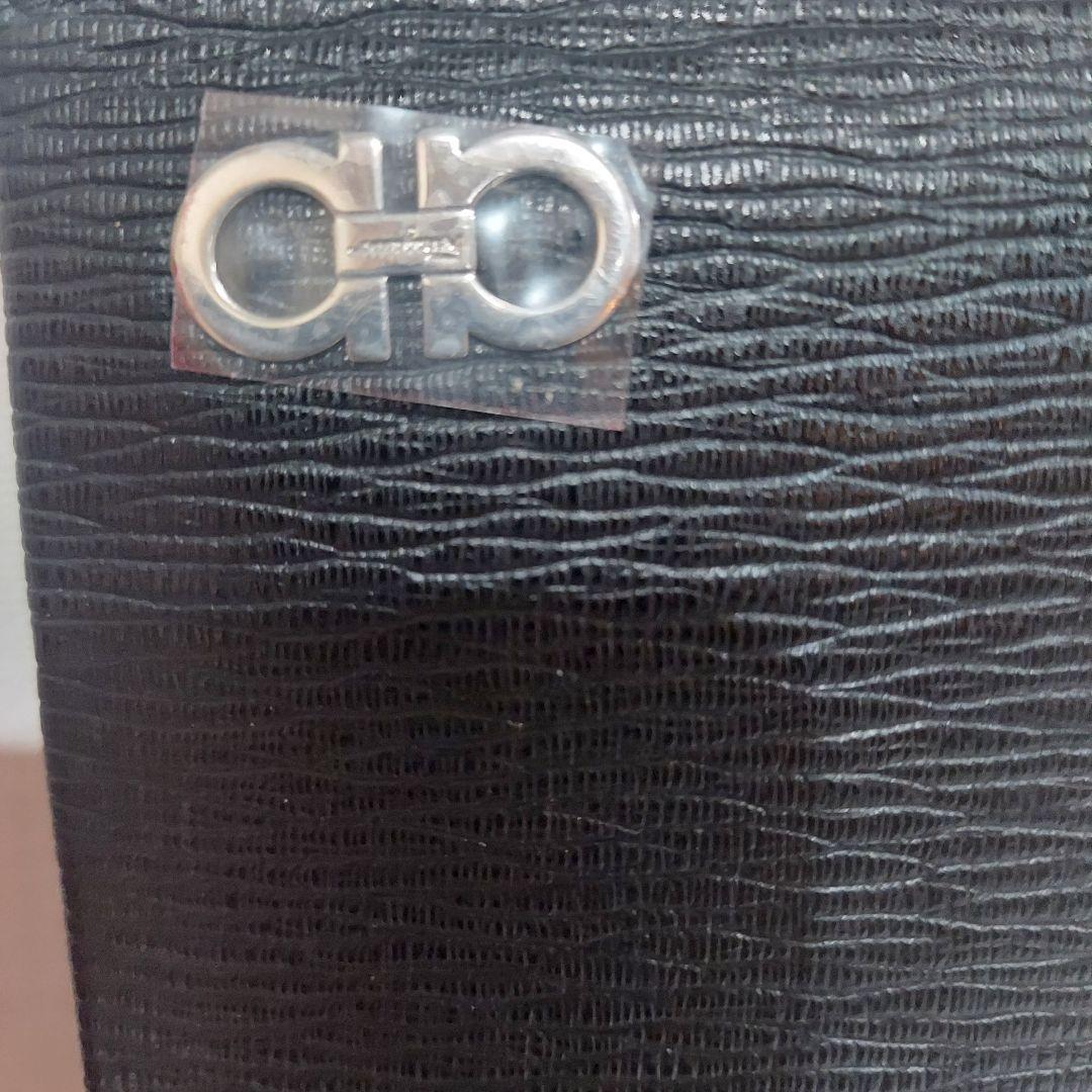 ☆新品未使用2025年秋☆Ferragamo 二つ折り財布 ダブルガンチーニ