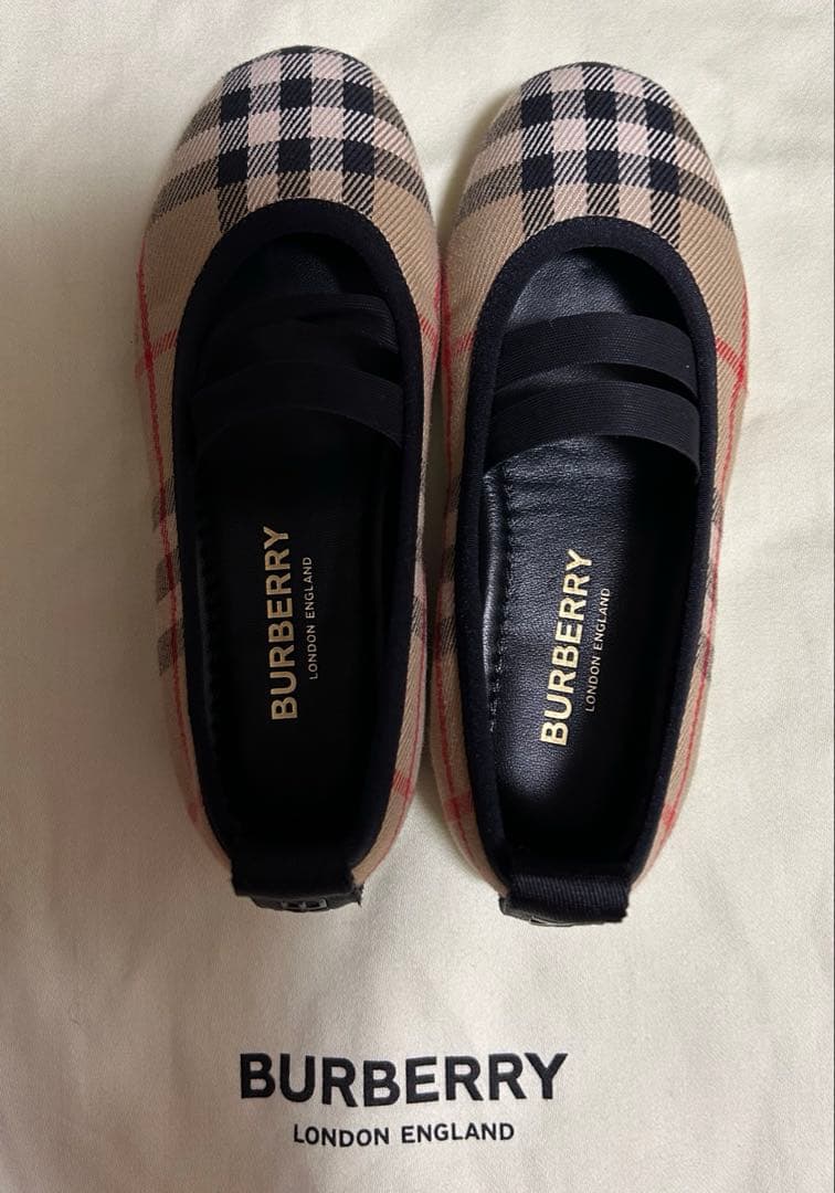 バーバリーキッズシューズ　美品です　27（17.5〜18.0）