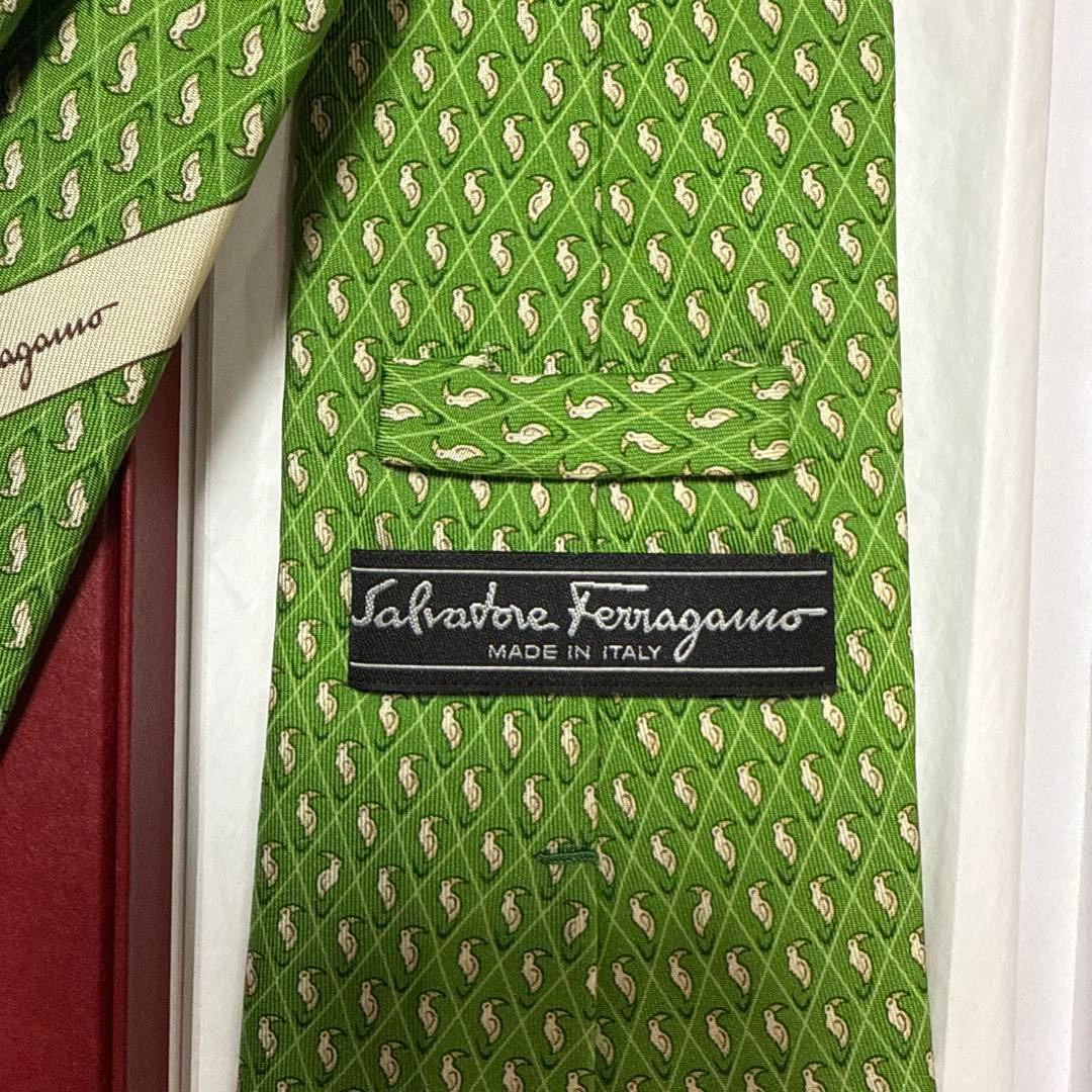 極美品　サルバトーレフェラガモ　ネクタイ　まとめて二本