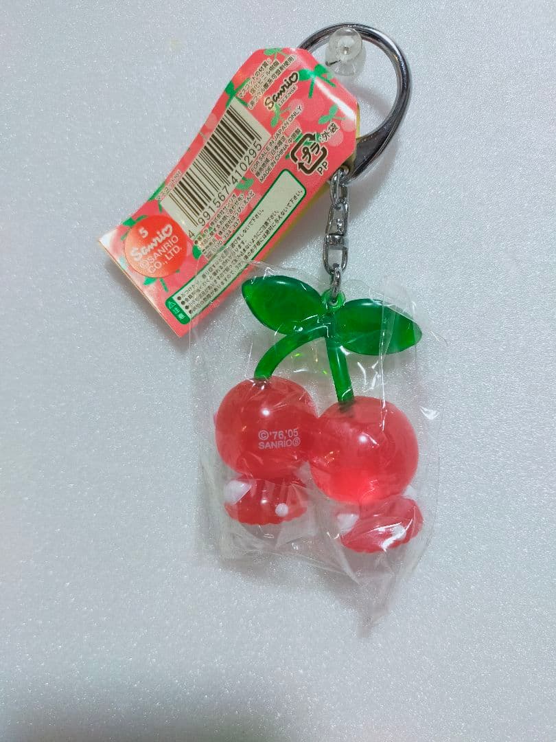 ハローキティ　山形限定　さくらんぼ　キーホルダー　ご当地　サンリオ