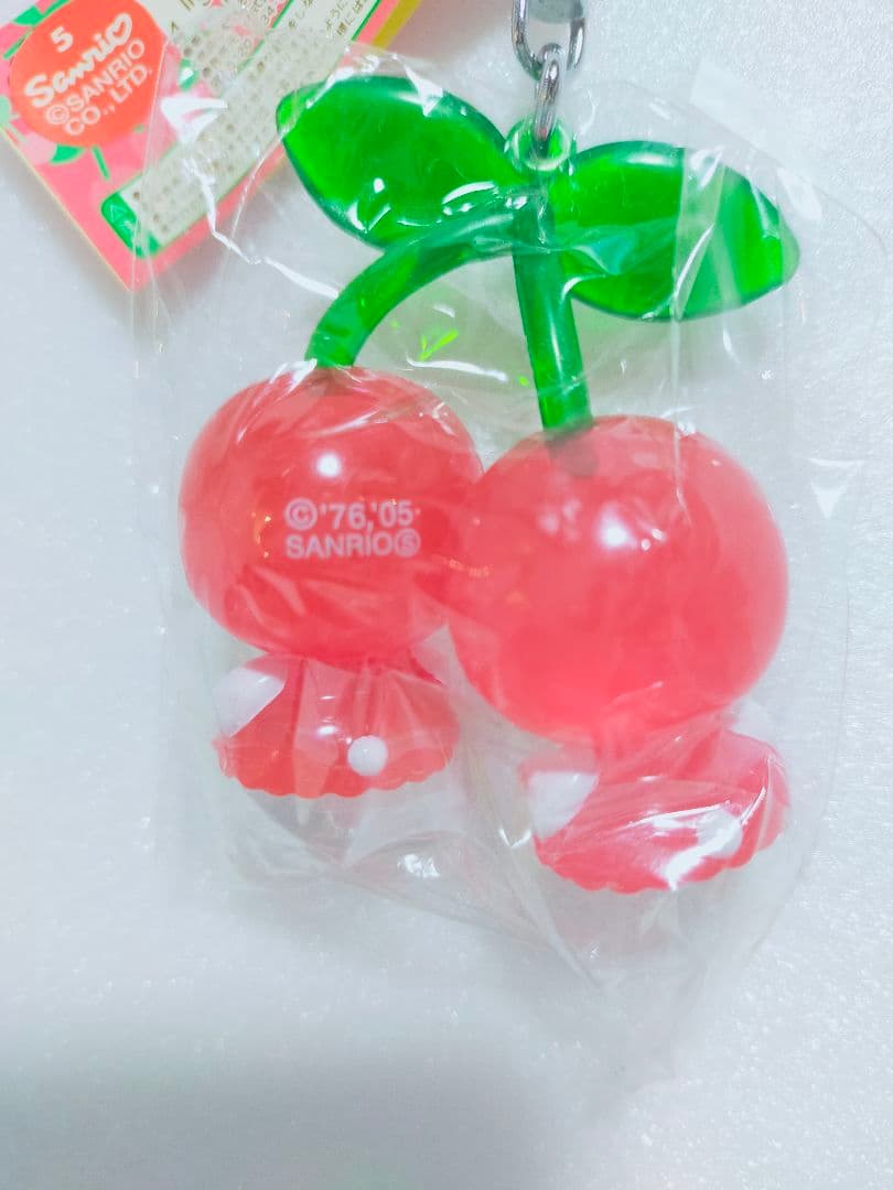 ハローキティ　山形限定　さくらんぼ　キーホルダー　ご当地　サンリオ