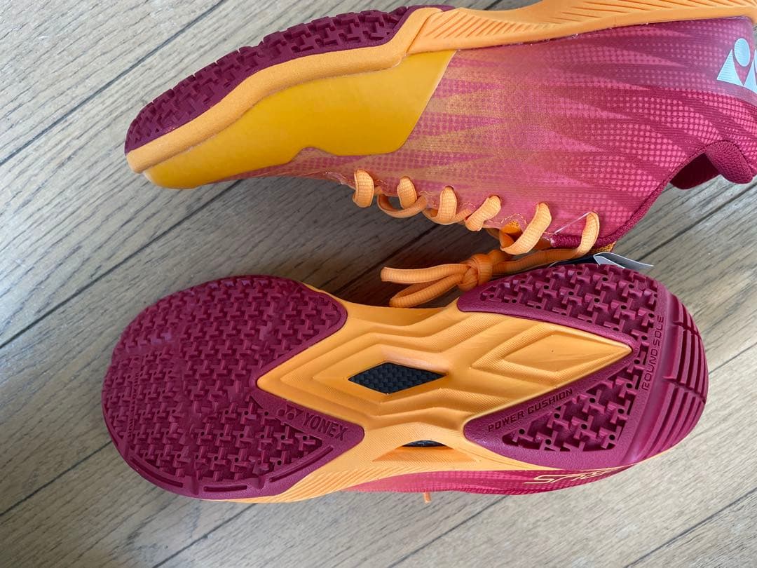 週末特価YONEX 最軽量バドシューズ エアラス2メン