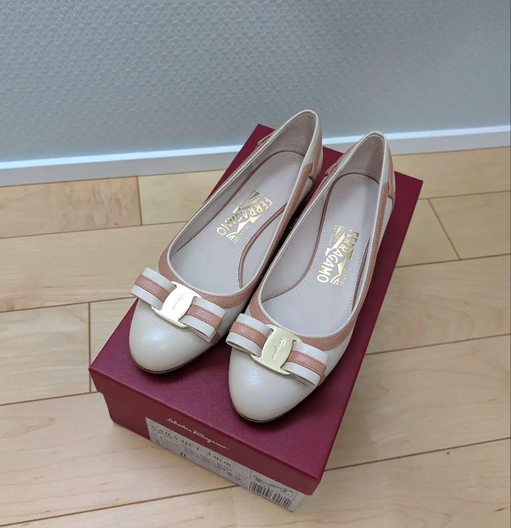 【最終値下げ】美品フェラガモ VARA パンプ 23.5cm