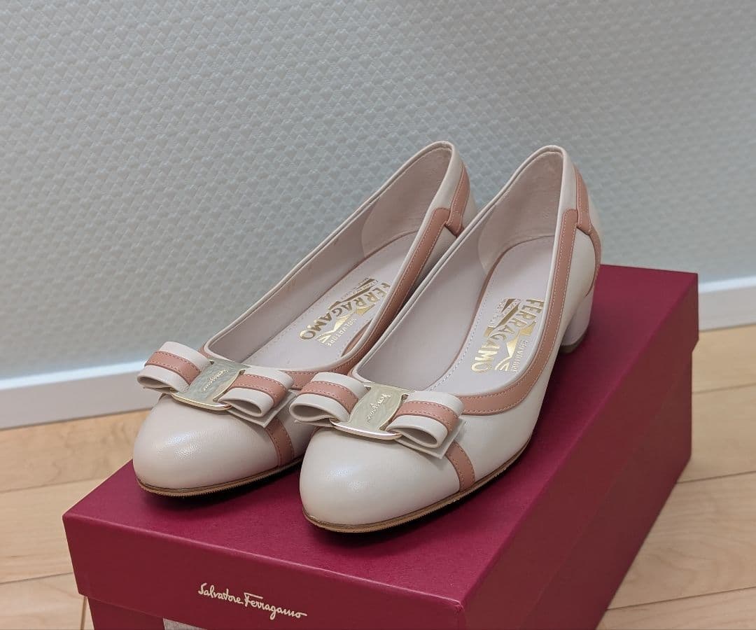 【最終値下げ】美品フェラガモ VARA パンプ 23.5cm
