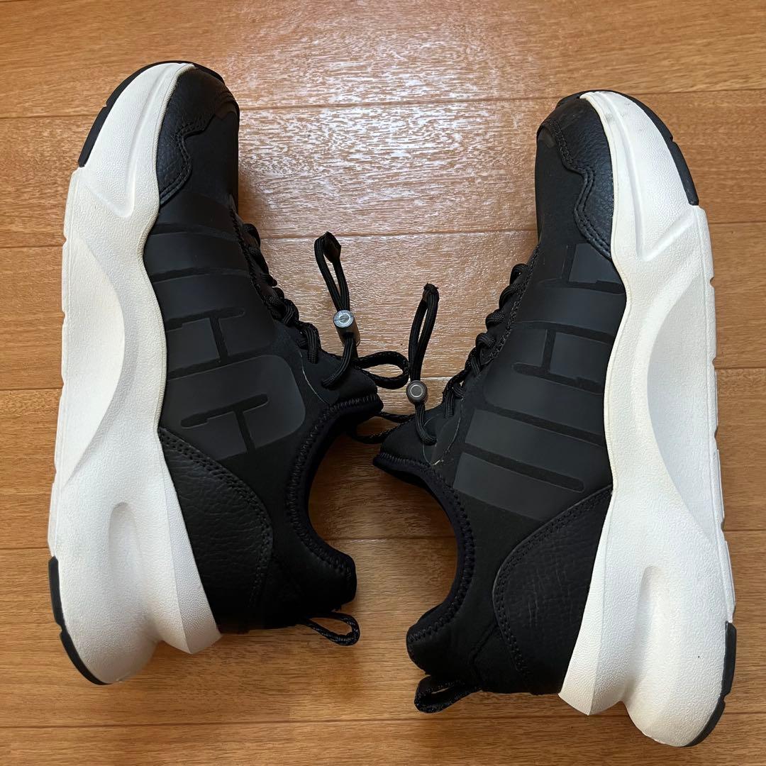 UGG ブラック スニーカー　23.5センチ