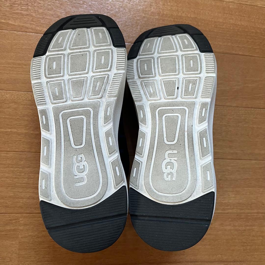 UGG ブラック スニーカー　23.5センチ