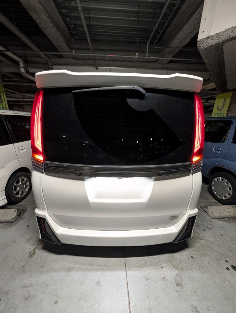 ヴァレンティ　テールランプ　ノア、ヴォクシー80 系