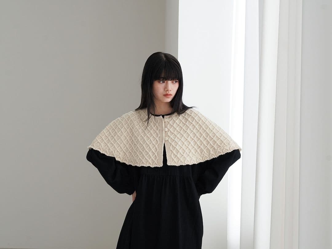 オオカミとフクロウ　オオカミと旅するケープ　アイボリー