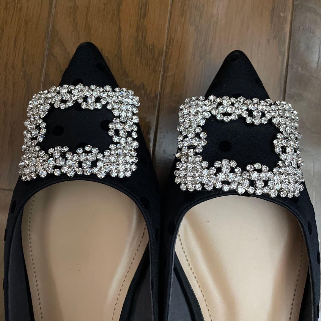 OHGA ビジュー付き黒ポインテッドトゥシューズ