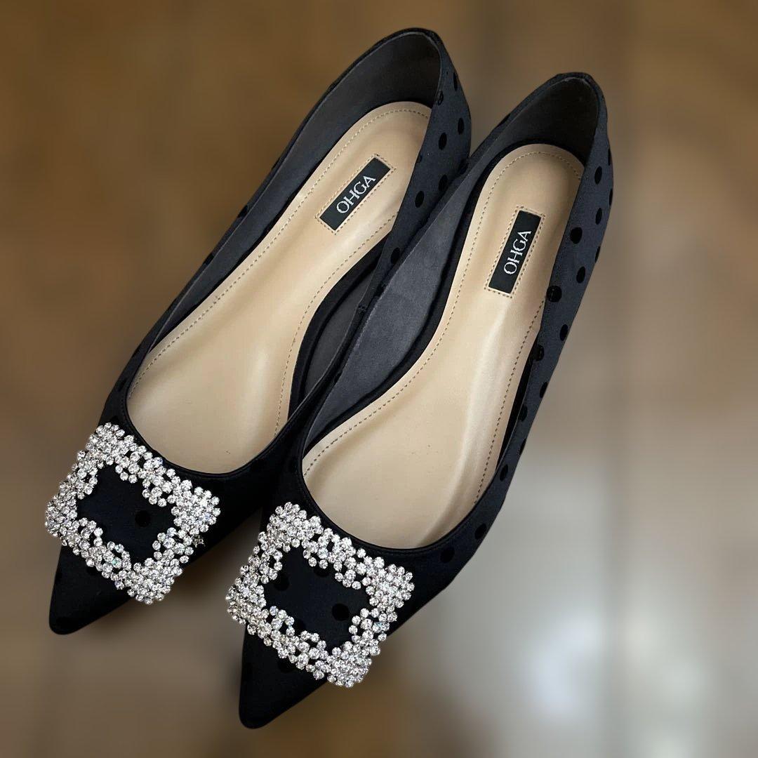 OHGA ビジュー付き黒ポインテッドトゥシューズ