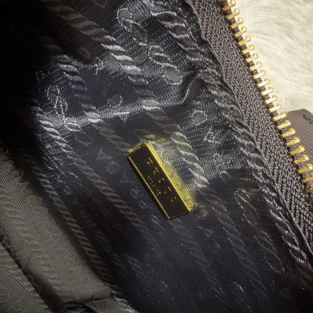 PRADA ノベルティ ショルダーバッグ