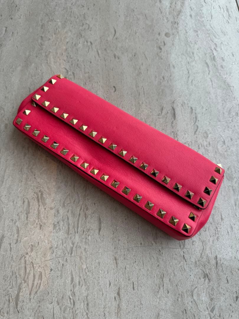 バレンティノ　ロックスタッズ　バングルチェーン付きバッグ