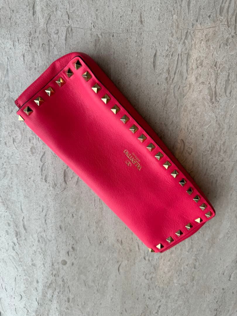 バレンティノ　ロックスタッズ　バングルチェーン付きバッグ