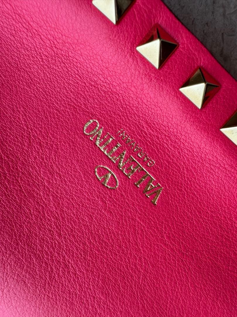 バレンティノ　ロックスタッズ　バングルチェーン付きバッグ