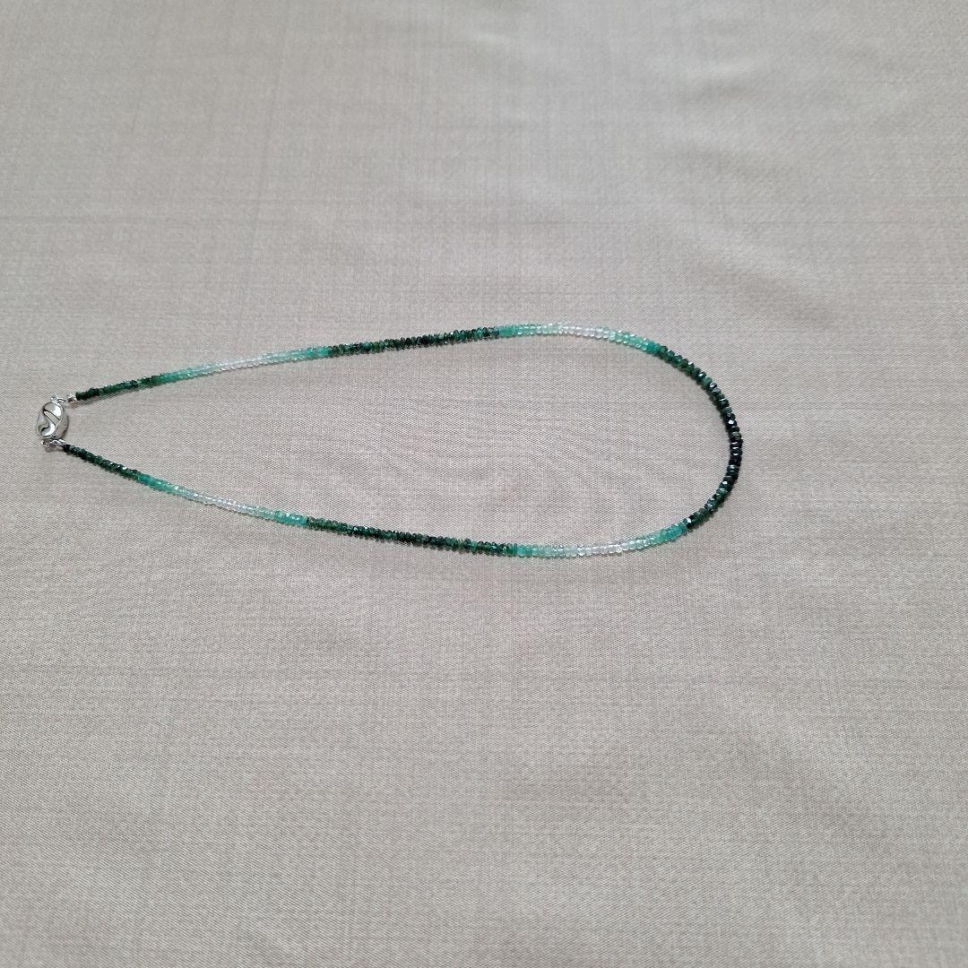 エメラルドのビーズネックレス