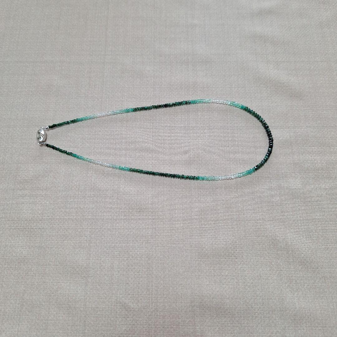 エメラルドのビーズネックレス