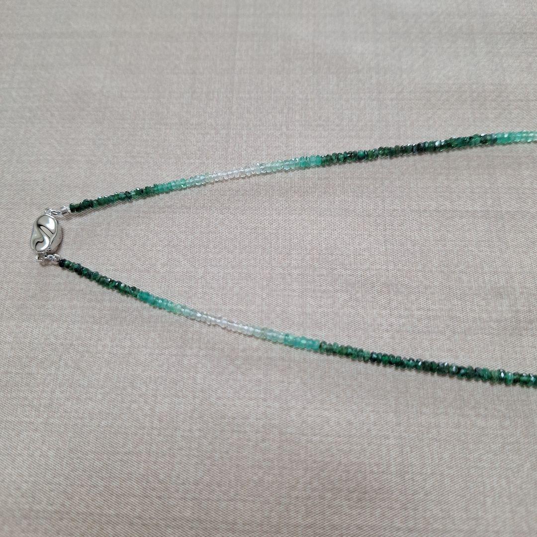 エメラルドのビーズネックレス