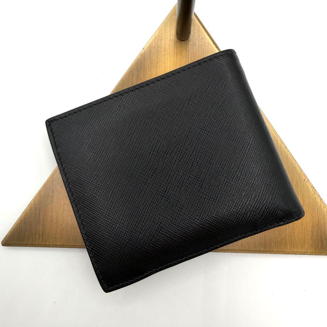 PRADA 二つ折り財布 ブラック　サフィアーノレザー　ロゴ入り　イタリア製