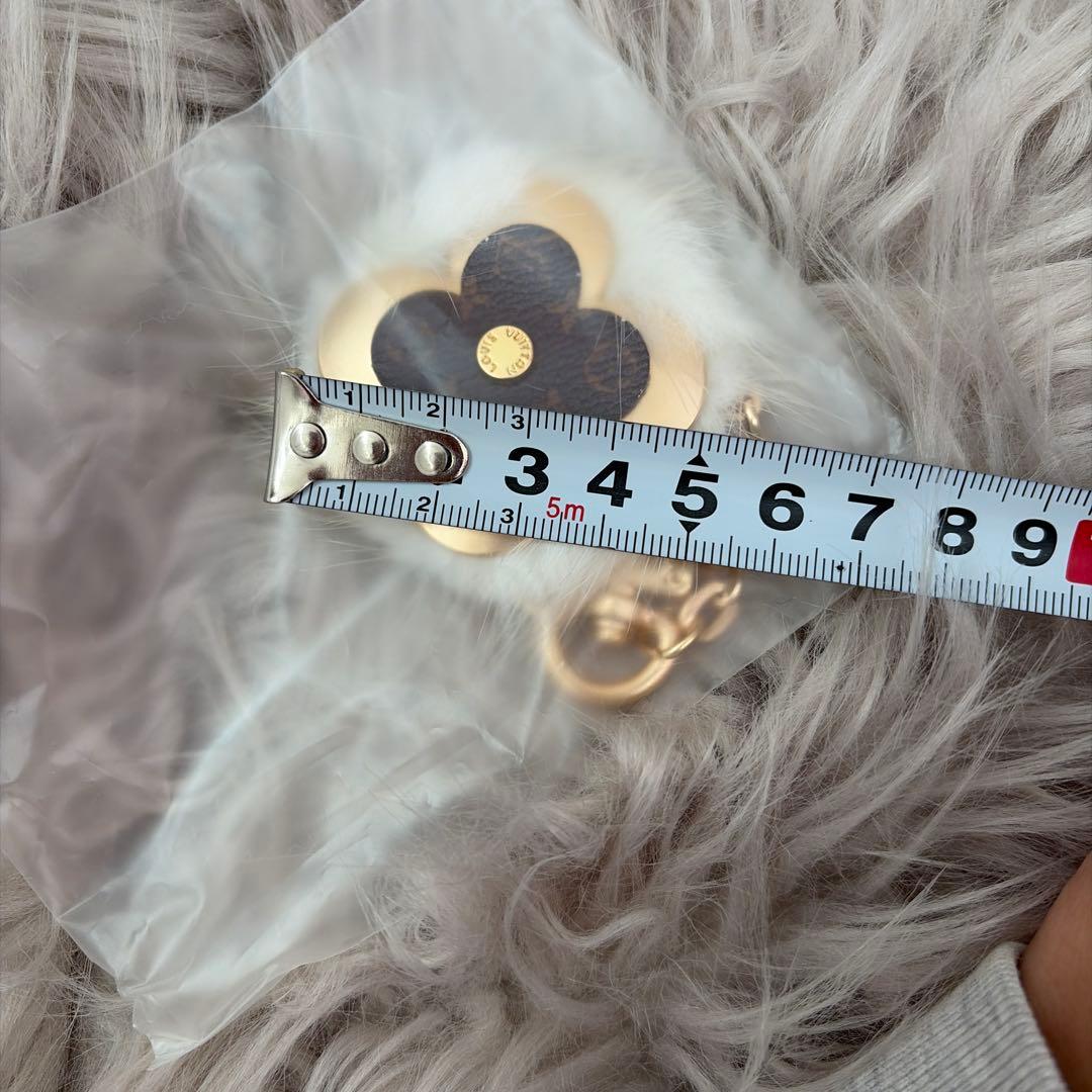 BIGSALE フラワー型ファー付きチャーム ゴールド