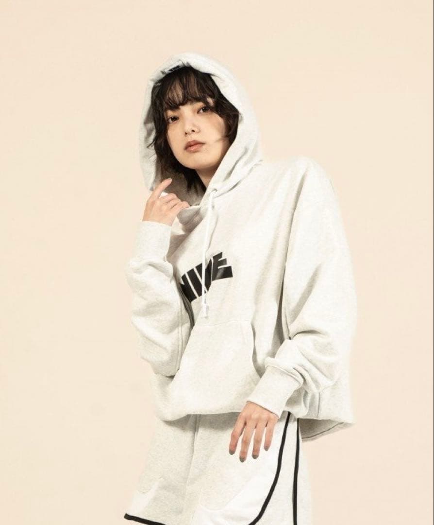 NIKE パーカー　ロゴプリント　Mサイズ　平手友梨奈着用モデル
