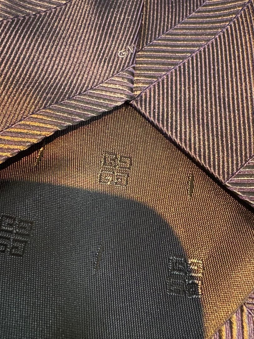 GIVENCHY ダークパープル ストライプ ネクタイ、新品未使用品