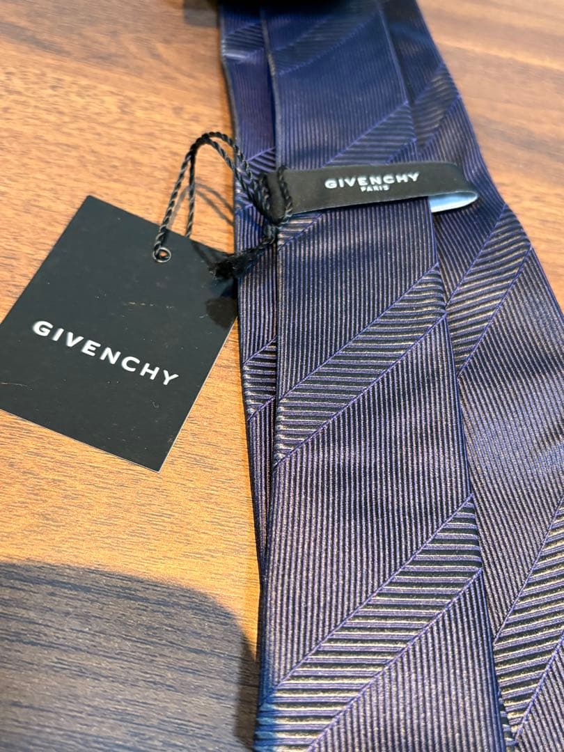GIVENCHY ダークパープル ストライプ ネクタイ、新品未使用品