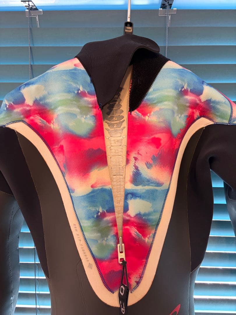 セミドライ　5✖️4✖️3ミリ　O’NEILl PSYCHO Z.E.N. ZIP