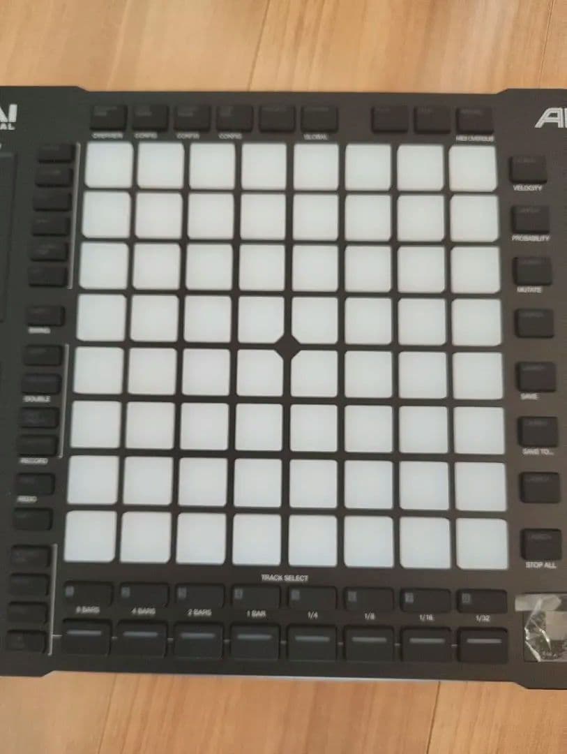 AKAI APC64 MIDIコントローラー