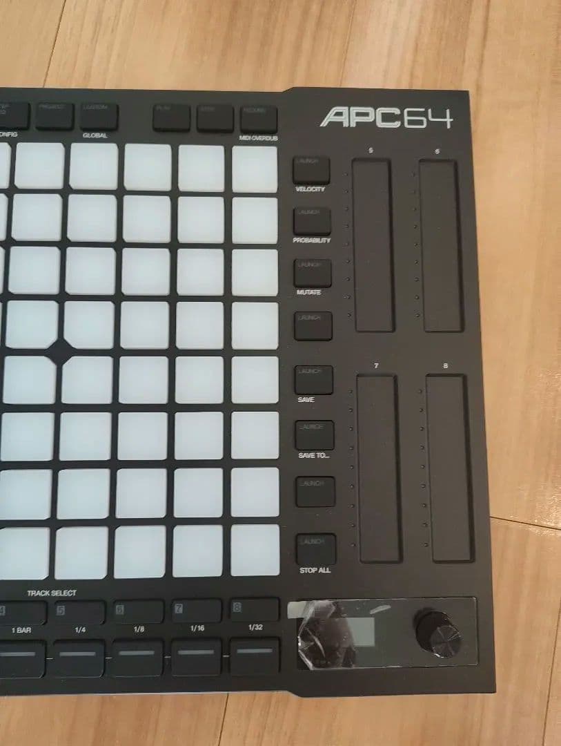 AKAI APC64 MIDIコントローラー