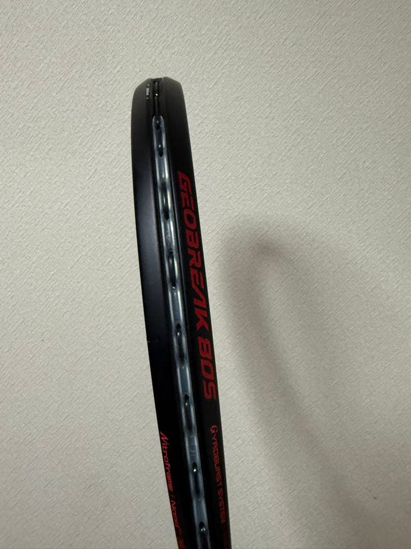 テニスラケット 黒/赤 薄型フレーム　ジオブレイク80s