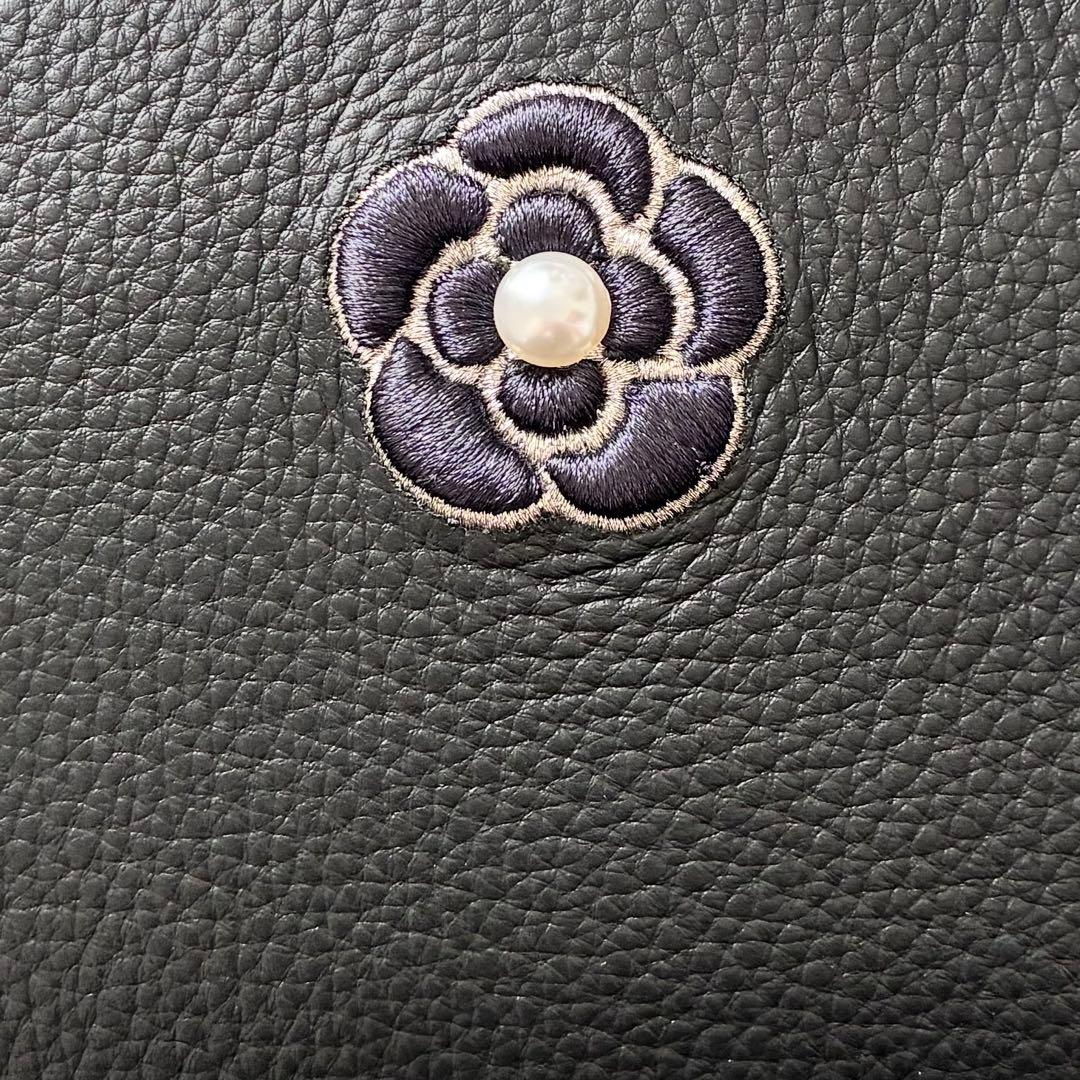 新品タグ付✨クレイサス 長財布 カメリア 黒 レザー 収納抜群 レディース 本革