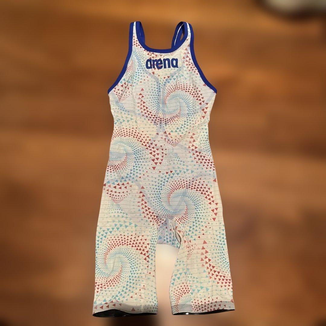 arena スポーツ用水着 スピラルパターン