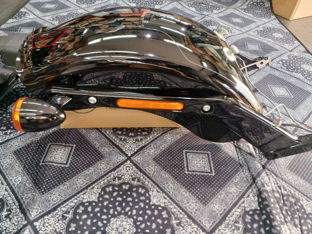 ハーレーFXBRS114リヤフェンダーストラットウィンカー美品！