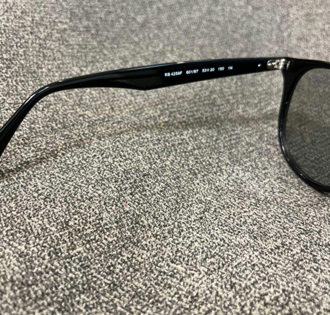 レイバンRayBan RB4259F601/87 BLACK/LIGHTGREY