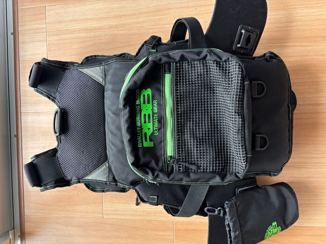 リバレイ RBBフィッシングベスト ブラック/グリーン