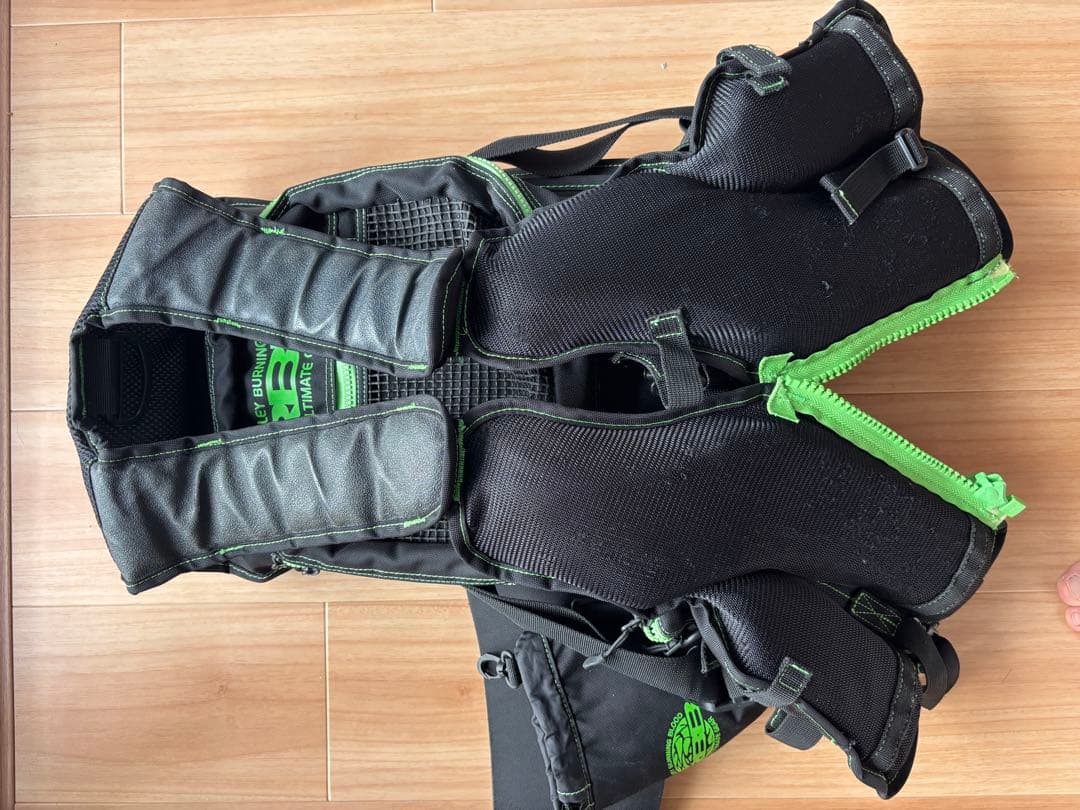 リバレイ RBBフィッシングベスト ブラック/グリーン