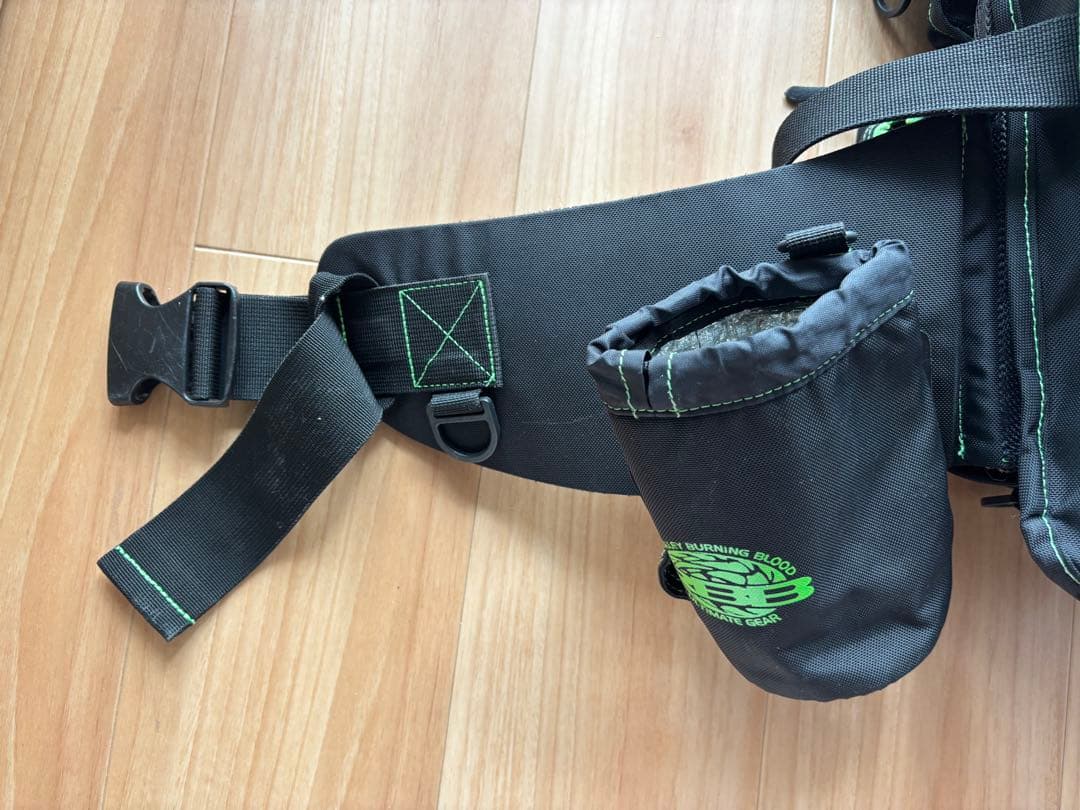 リバレイ RBBフィッシングベスト ブラック/グリーン