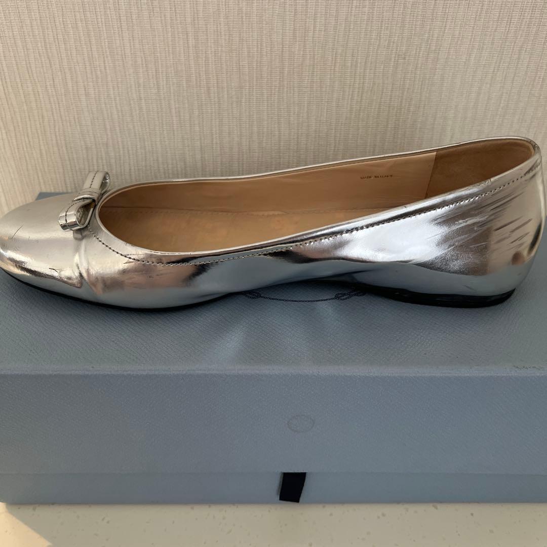 PRADA シルバー フラットシューズ